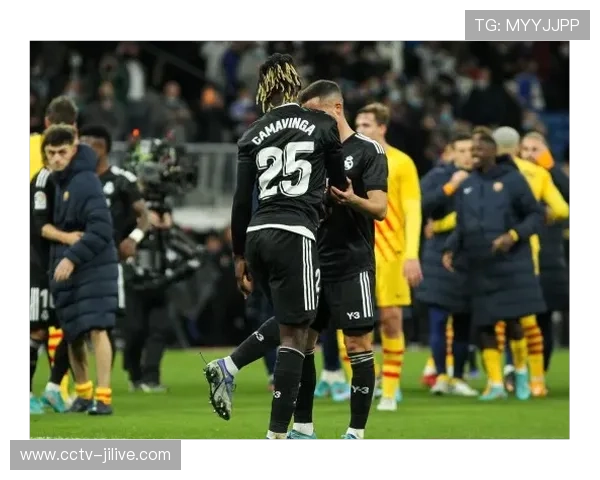 登贝莱双响闪耀王子公园，巴黎圣日耳曼3-0完胜里尔暂登积分榜首